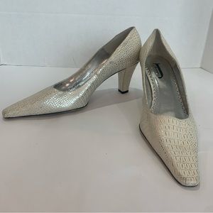 J.RENEE cream with silver metallic heels in size 10.5 W great condition